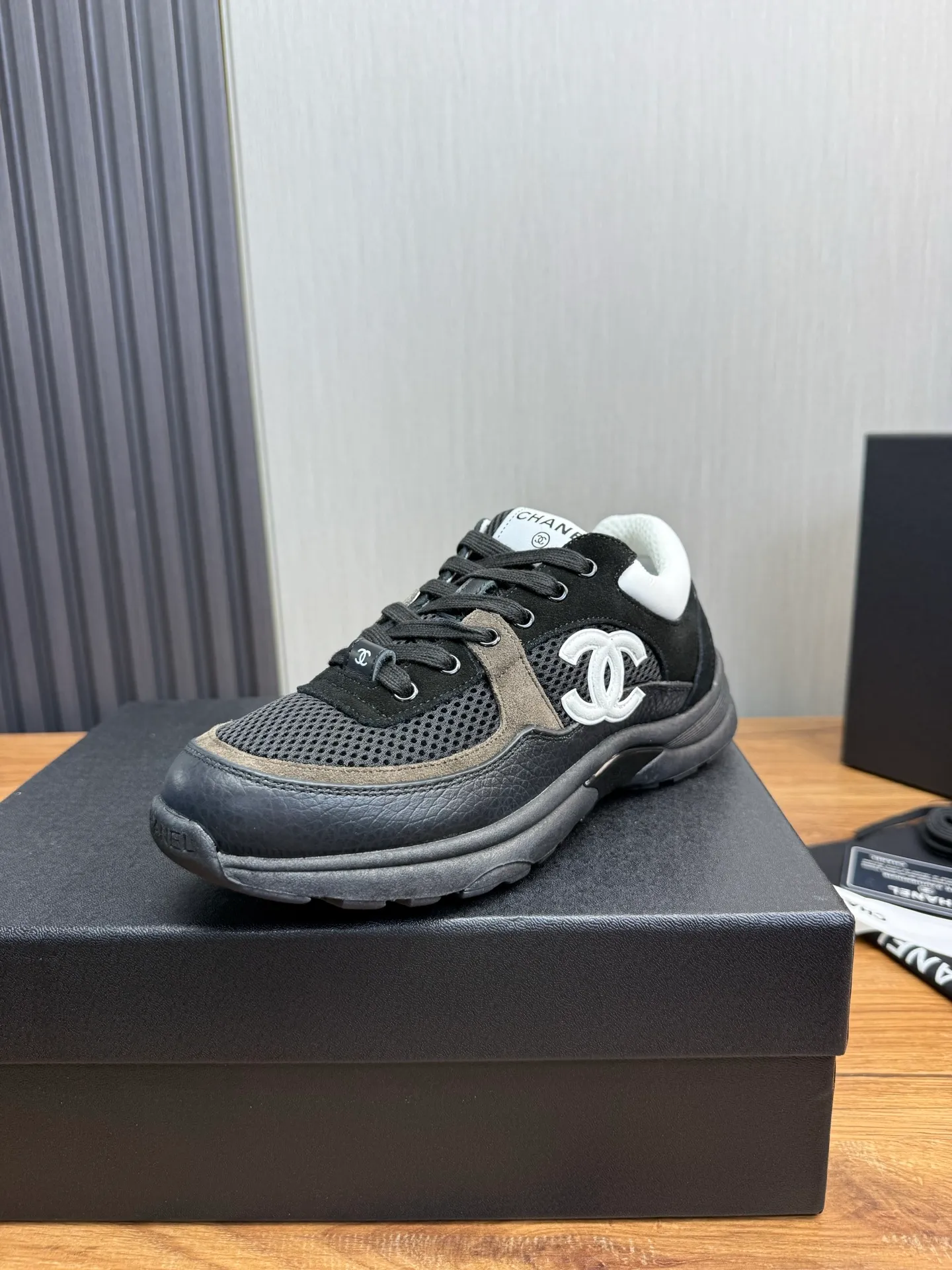 Men's men's shoes 💰600💰 Chanel Chanel 25A latest couple's white shoes casual sports shoes skate shoes 🩷💚 original purchase and development production Xiaoxiang C Home counter another super hot model, loved by Internet celebrity bloggers and ladies, various praises on social platforms, super popular and high quality 😍😍 latest material classic black and white color matching The upper foot is full of fashion 🎊🎊 ▪️Material: Original customized imported cowhide material ▪️Inner lining: Customized mesh ▪️Sole: Original open-molded TPU non-slip outsole ▪️Size: 35-44